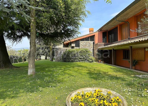 casa indipendente in vendita a Negrar di Valpolicella in zona Santa Maria