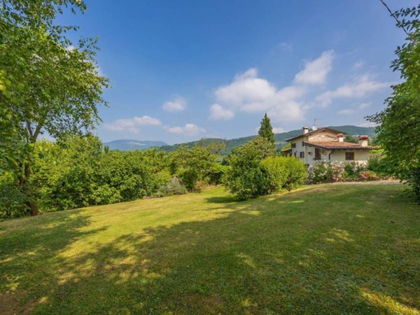 casa indipendente in vendita a Negrar di Valpolicella in zona Santa Maria