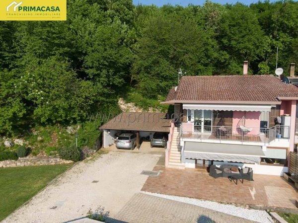 casa indipendente in vendita a Negrar di Valpolicella in zona Montecchio
