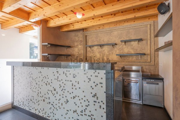 locale commerciale in vendita a Negrar di Valpolicella