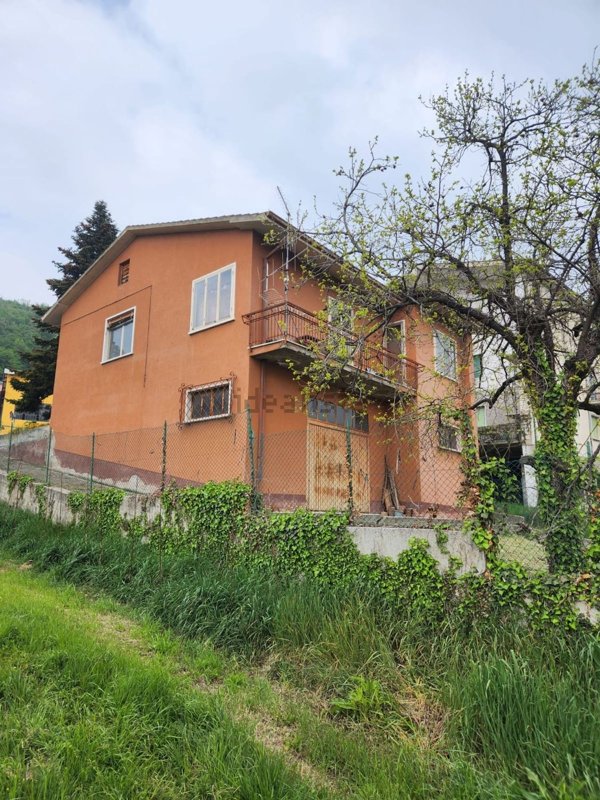 casa indipendente in vendita a Negrar di Valpolicella in zona Torbe