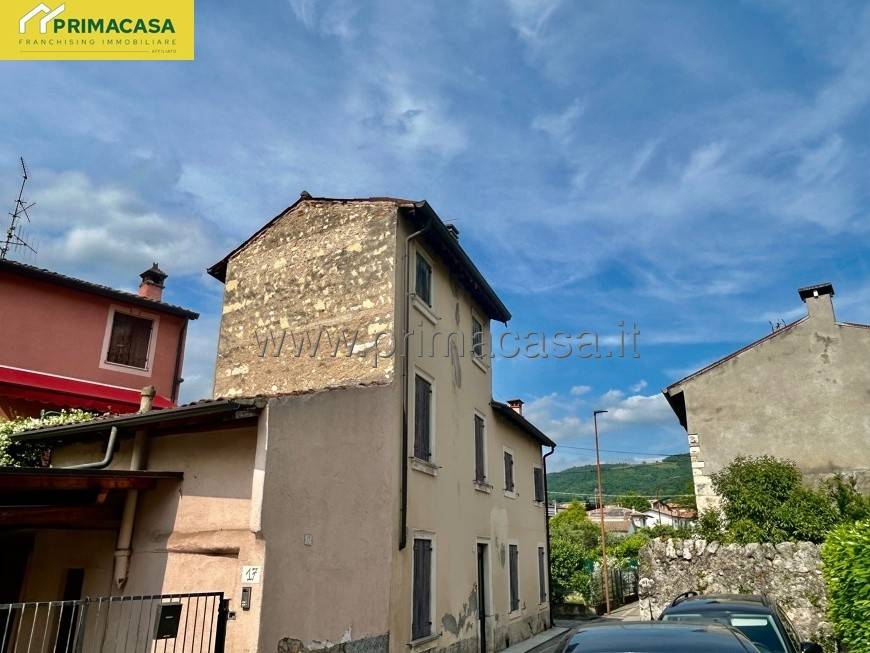 casa indipendente in vendita a Negrar di Valpolicella in zona Arbizzano