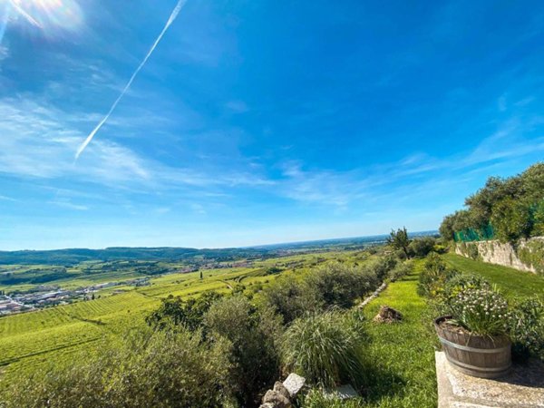 casa indipendente in vendita a Negrar di Valpolicella in zona Montecchio