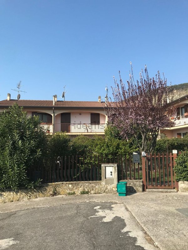 casa indipendente in vendita a Negrar di Valpolicella in zona Jago