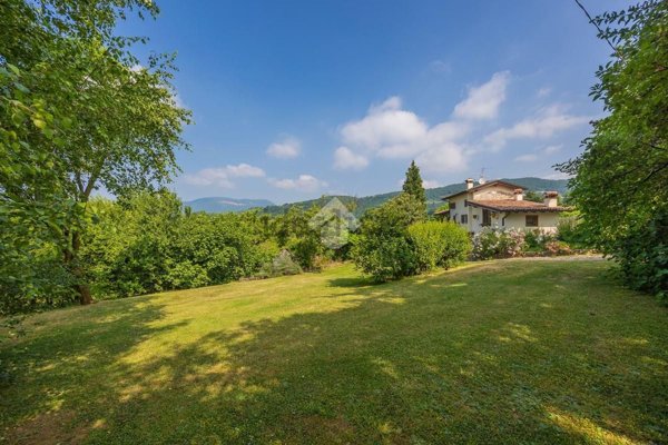 casale in vendita a Negrar di Valpolicella in zona Torbe