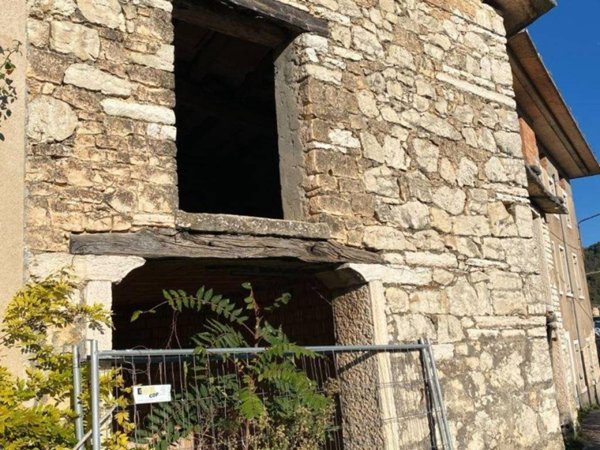 casa indipendente in vendita a Negrar di Valpolicella in zona Mazzano