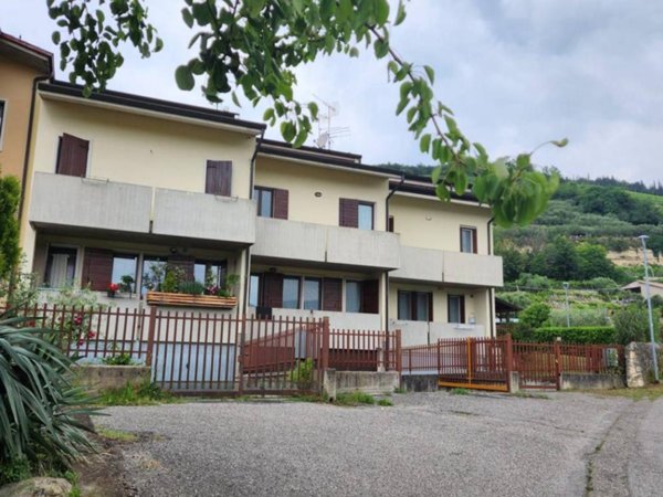 casa indipendente in vendita a Negrar di Valpolicella in zona Jago