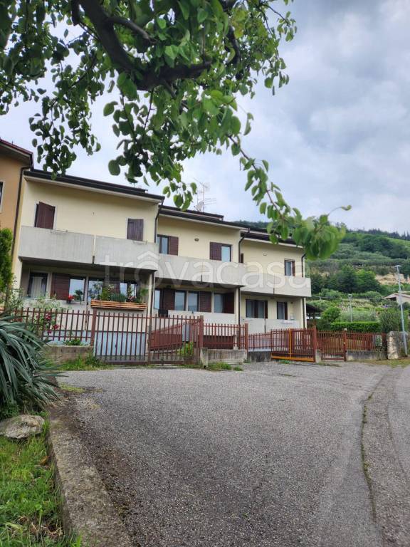 casa indipendente in vendita a Negrar di Valpolicella in zona Jago