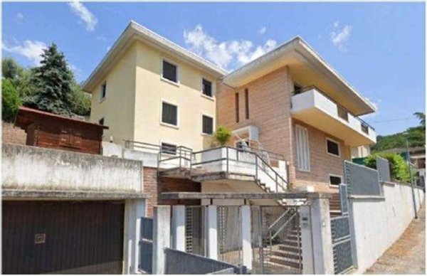 casa indipendente in vendita a Negrar di Valpolicella in zona Arbizzano
