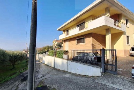 casa indipendente in vendita a Negrar di Valpolicella in zona Arbizzano