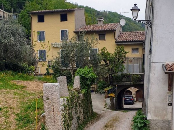 casa indipendente in vendita a Negrar di Valpolicella in zona Torbe