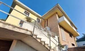casa indipendente in vendita a Negrar di Valpolicella