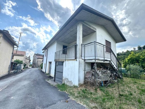 casa indipendente in vendita a Negrar di Valpolicella in zona Mazzano