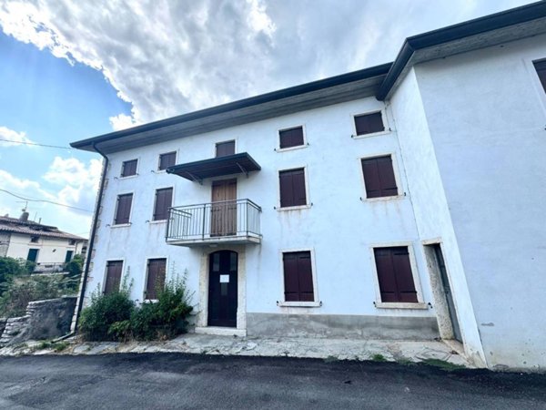 casa indipendente in vendita a Negrar di Valpolicella in zona Mazzano