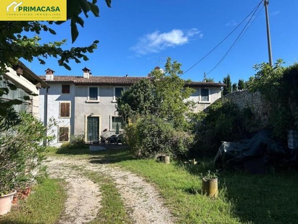 casa indipendente in vendita a Negrar di Valpolicella in zona Arbizzano