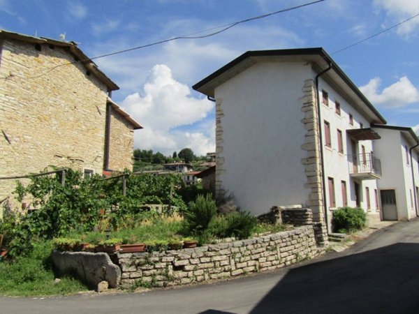casa indipendente in vendita a Negrar di Valpolicella in zona Mazzano