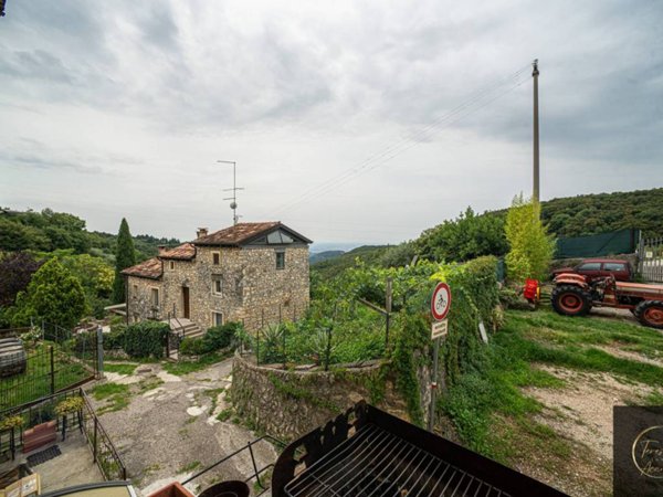 appartamento in vendita a Negrar di Valpolicella in zona Montecchio