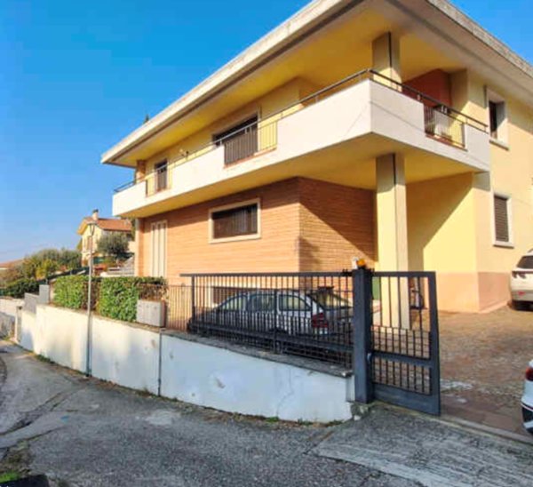 casa indipendente in vendita a Negrar di Valpolicella in zona Arbizzano