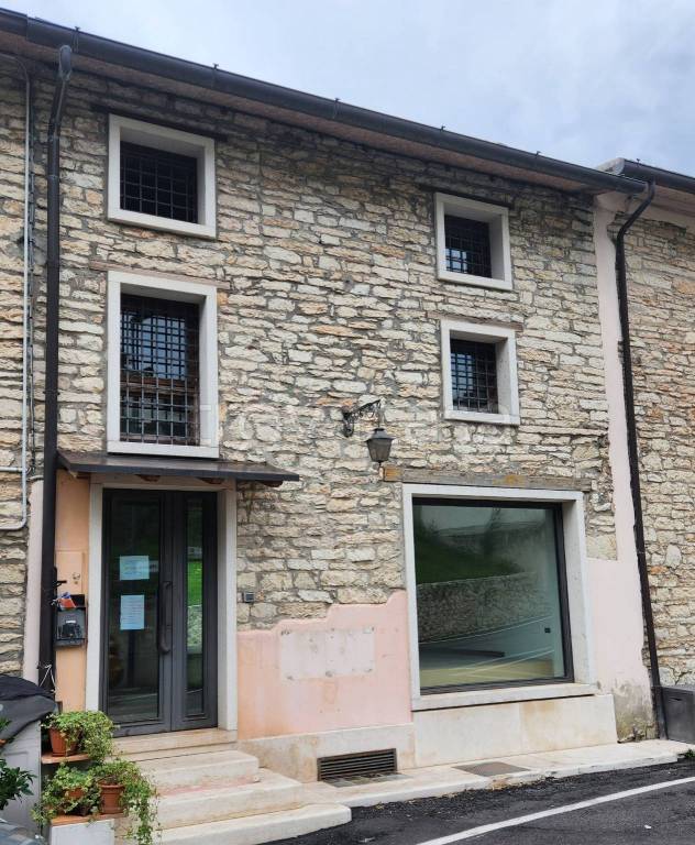 appartamento in vendita a Negrar di Valpolicella in zona Fane