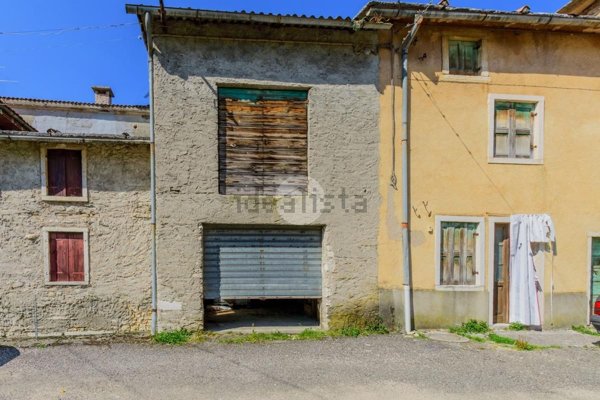 locale di sgombero in vendita a Negrar di Valpolicella in zona Fane