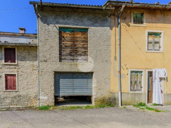 locale commerciale in vendita a Negrar di Valpolicella in zona Fane