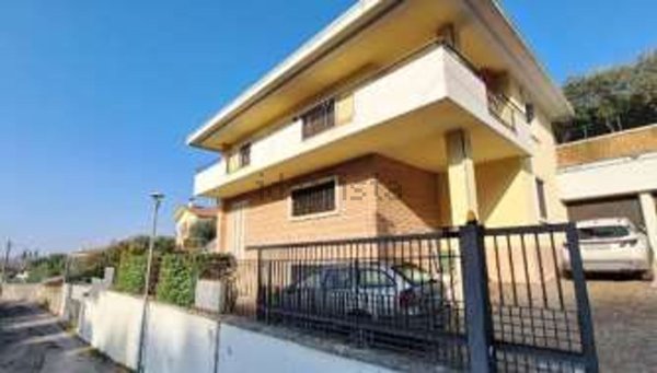 casa indipendente in vendita a Negrar di Valpolicella