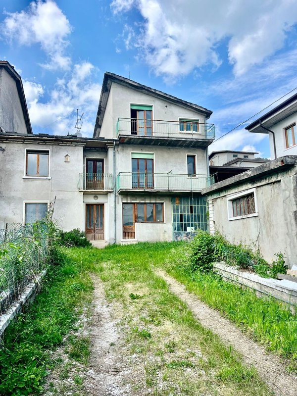 casa indipendente in vendita a Negrar di Valpolicella in zona Prun