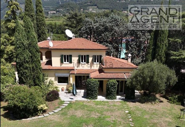 casa indipendente in vendita a Negrar di Valpolicella