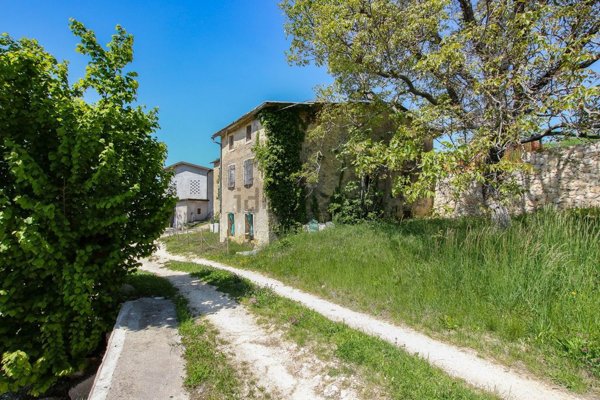 casale in vendita a Negrar di Valpolicella in zona Torbe