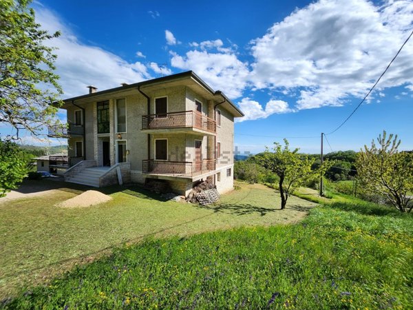 esavano in vendita a Negrar di Valpolicella in zona Prun