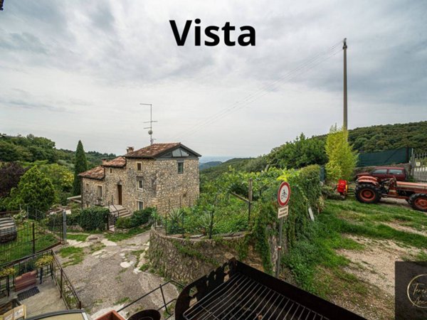 appartamento in vendita a Negrar di Valpolicella in zona Montecchio