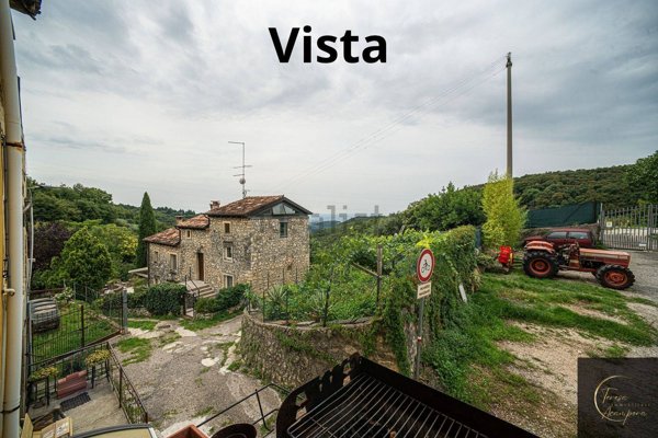 appartamento in vendita a Negrar di Valpolicella in zona Montecchio