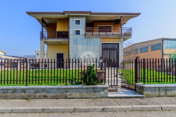 casa indipendente in vendita a Negrar di Valpolicella in zona Arbizzano