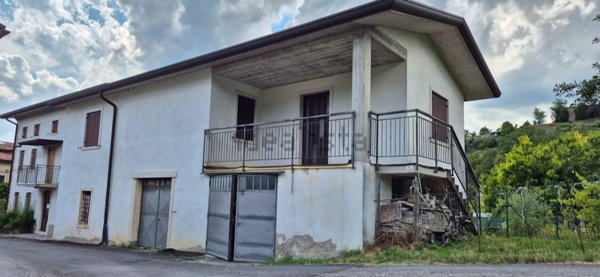 casa indipendente in vendita a Negrar di Valpolicella in zona Mazzano