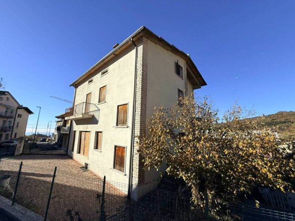 casa indipendente in vendita a Negrar di Valpolicella in zona Fane