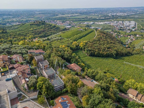 casa indipendente in vendita a Negrar di Valpolicella