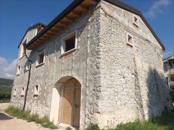 casa indipendente in vendita a Negrar di Valpolicella