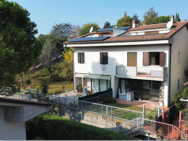 casa indipendente in vendita a Negrar di Valpolicella in zona Arbizzano