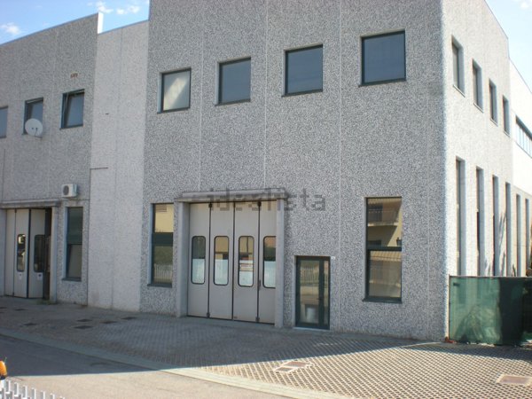 capannone in vendita a Negrar di Valpolicella