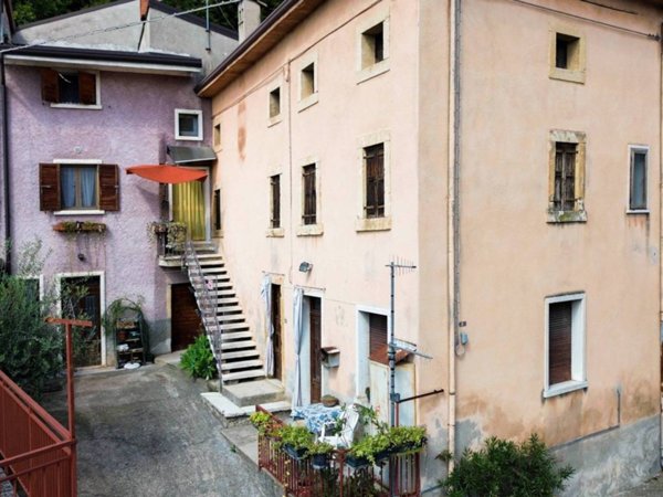 casa indipendente in vendita a Negrar di Valpolicella in zona Torbe