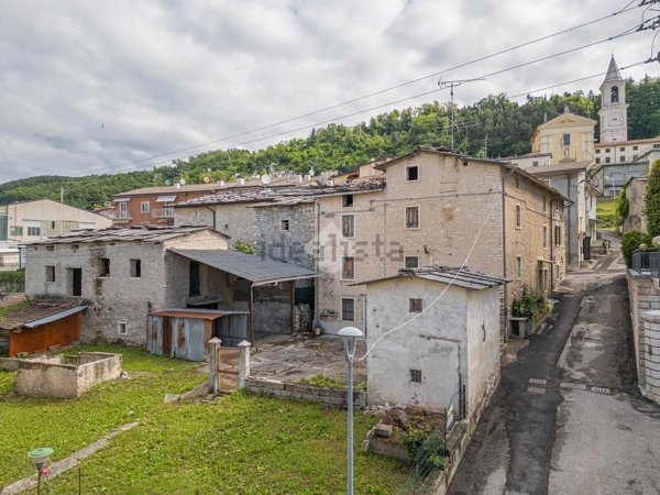 casa indipendente in vendita a Negrar di Valpolicella in zona Fane
