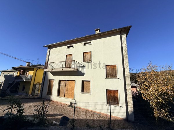 casa indipendente in vendita a Negrar di Valpolicella in zona Fane