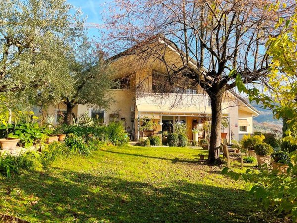 casa indipendente in vendita a Negrar di Valpolicella in zona Santa Maria