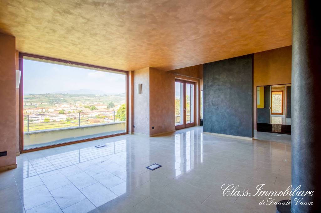 casa indipendente in vendita a Negrar di Valpolicella in zona Santa Maria