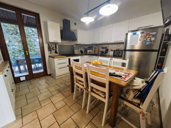 casa indipendente in vendita a Negrar di Valpolicella in zona Arbizzano