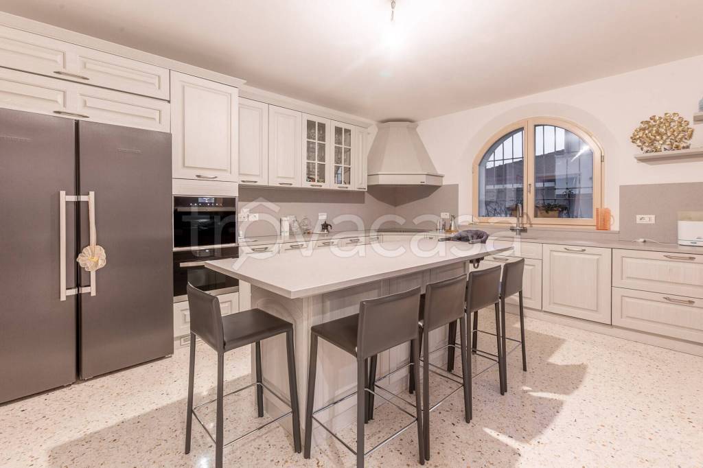 casa indipendente in vendita a Negrar di Valpolicella in zona Arbizzano