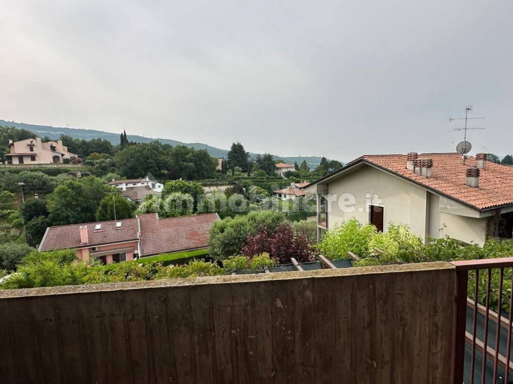 casa indipendente in vendita a Negrar di Valpolicella in zona Arbizzano