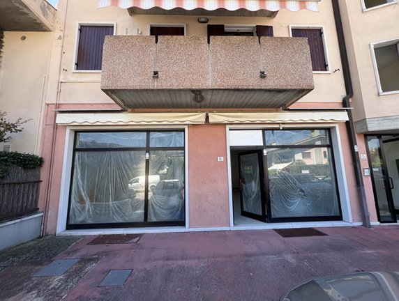 negozio in vendita a Negrar di Valpolicella in zona Arbizzano