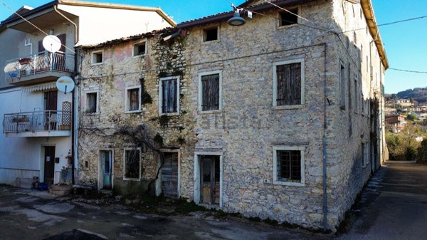 casale in vendita a Negrar di Valpolicella in zona Mazzano
