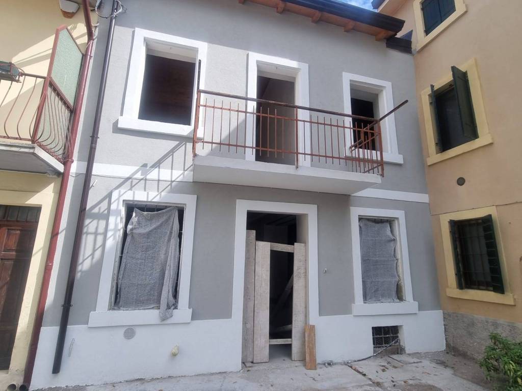 casa indipendente in vendita a Negrar di Valpolicella in zona Arbizzano
